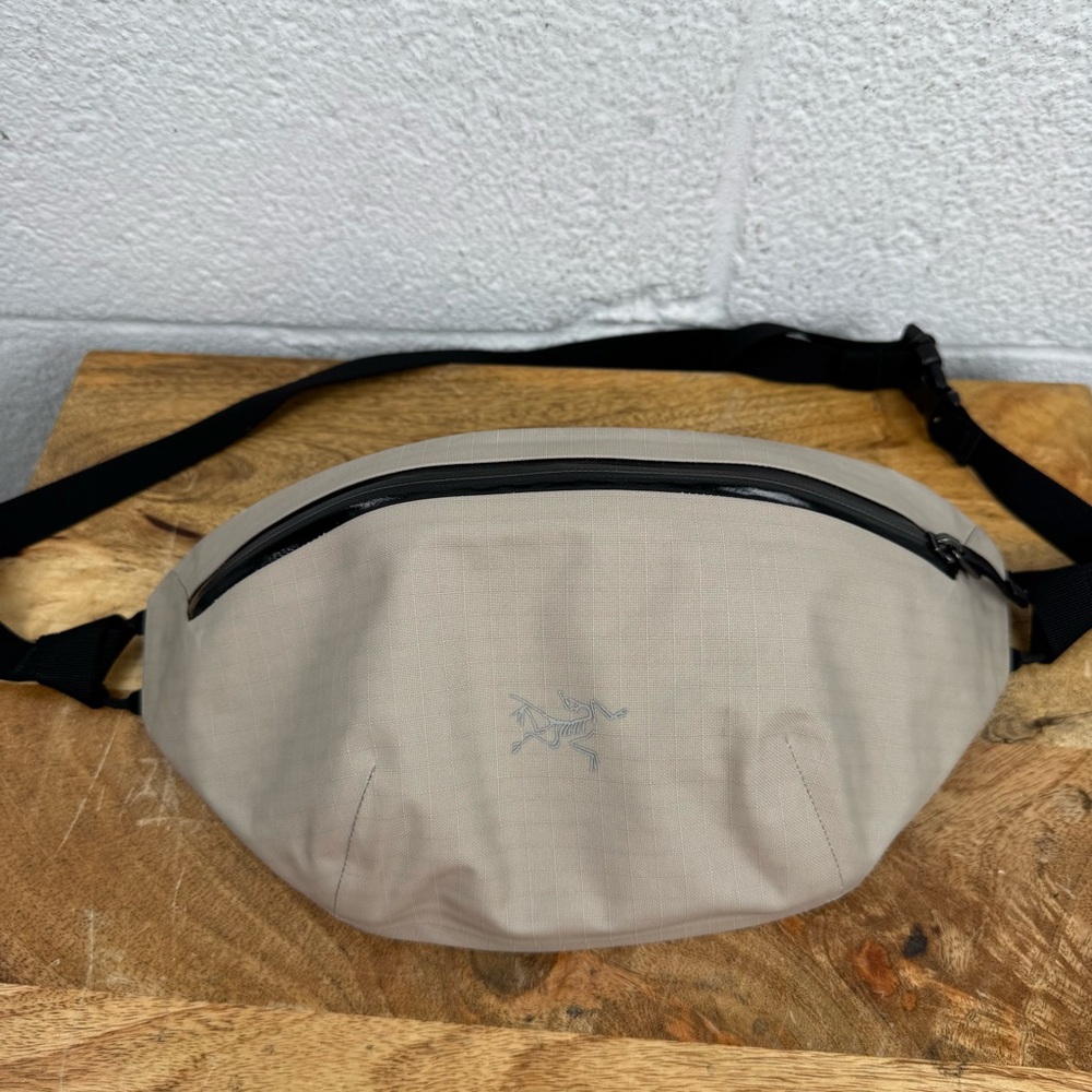 Arc’teryx Granville Crossbody Bag Taupe Waterproof Sling Belt Bag